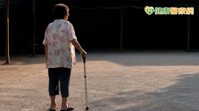 步伐變小、重心前移易跌倒？　帕金森氏症這樣動有助改善